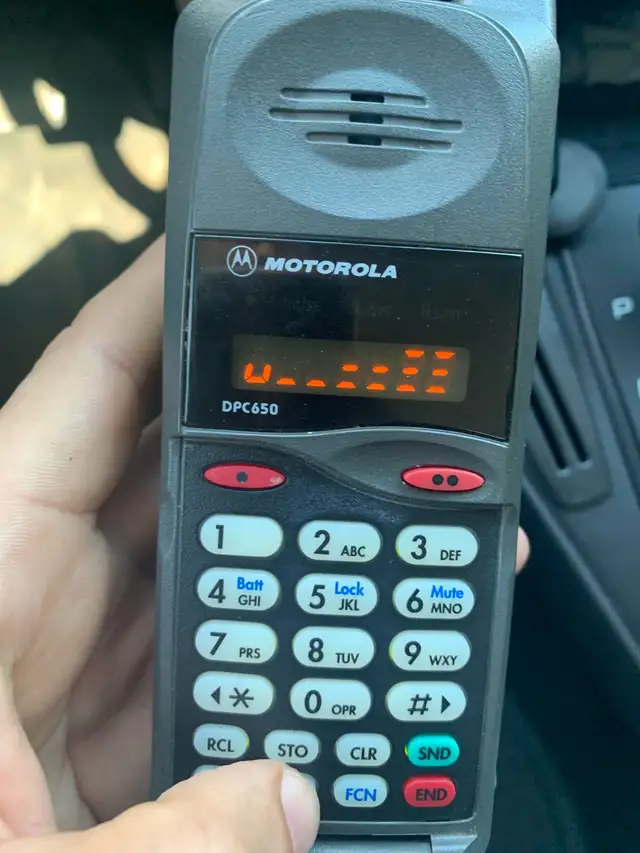 MOTOROLA MICROTAC DPC 650E - BRICK CELL PHONE MOBILE TELEPHONEM in Cell Phones in City of Toronto - Image 8