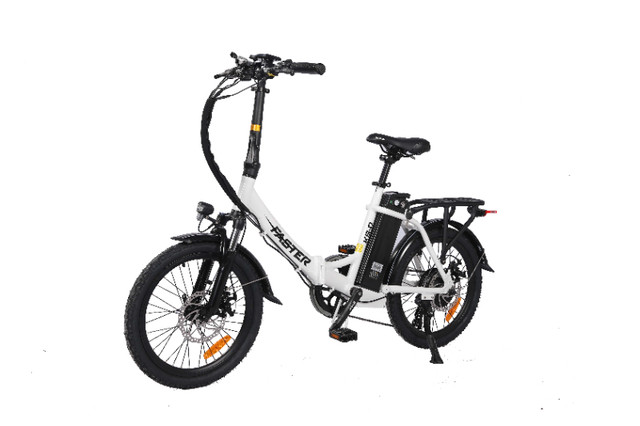 Bicyclette électrique pliable disponible dès maintenant dans Vélos électriques  à Ville de Montréal