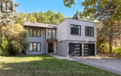 Upscale modern living backing onto breathtaking Mullet Creek & Credit River natural sanctuary. Brill...