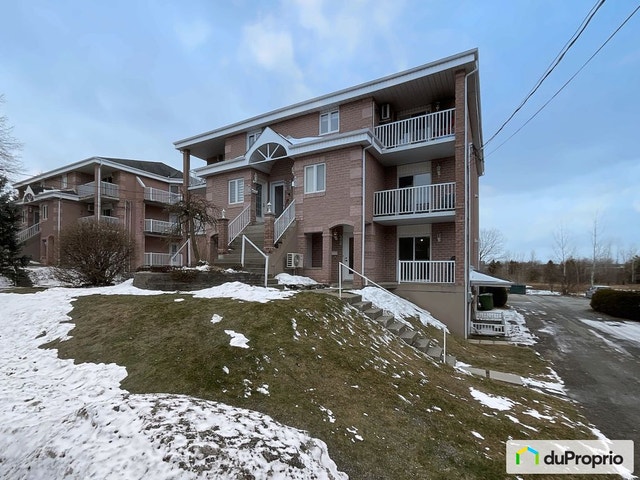 $271,900 - Condominium for sale in Sherbrooke (Jacques-Cartier) — photo 1