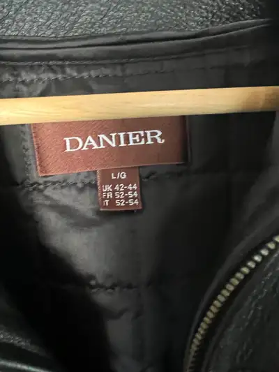 VRAI CUIR/REAL LEATHER bomber jacket, View more