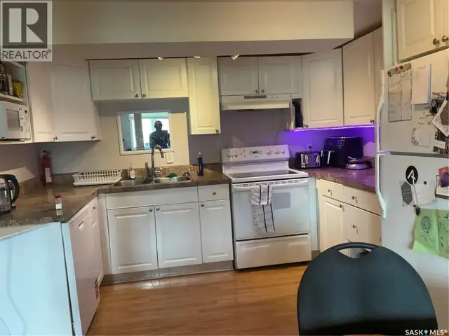 302 Dunlop STREET Saskatoon, Saskatchewan in Houses for Sale in Saskatoon - Image 12