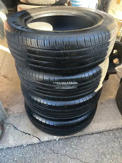 Very nice set of Sailun Inspire all season tires. 225/65/17 2 x 7/32nd tread remaining 2 x 9/32nd tr...