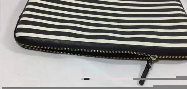 KATE SPADE LAPTOP CASE 13" NEW YORK SAFFIANO BLACK /WHITE STRIPE in Laptop Accessories in Oakville / Halton Region - Image 7