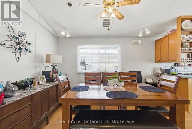 428 PINE PASS Centre Wellington, Ontario in Houses for Sale in Oakville / Halton Region - Image 15