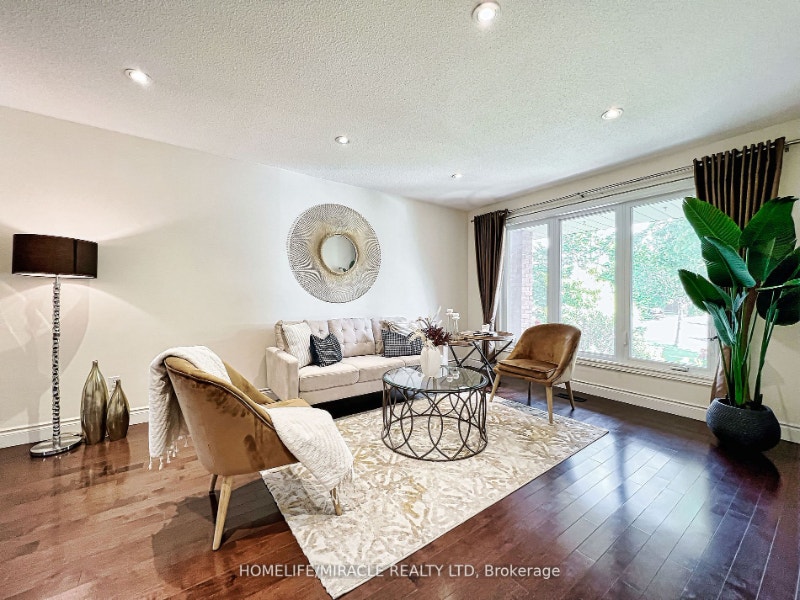 5 Bed 4 Bath Detached Home On A Pie Shaped Lot By Mavis/Eglinton