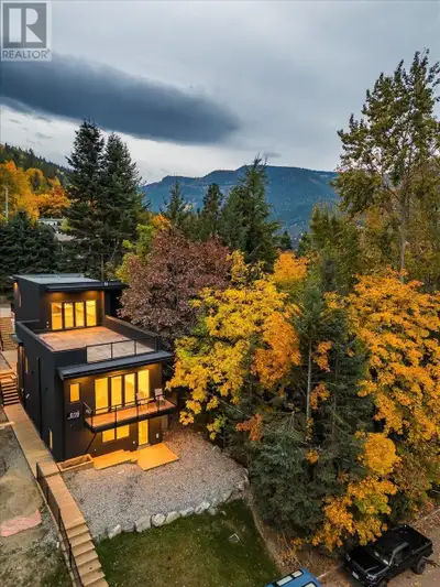 Experience the perfect blend of modern luxury and sustainability in this Step 5 energy-efficient hom...