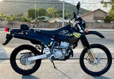 APPLY NOW: https://www.ridecollective.ca/get-pre-approved The 2023 Suzuki DR-Z400 is a legendary dua...