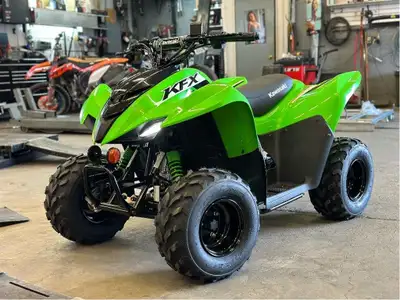 Kawasaki KFX 50 2025 Rock Moto Sport Sherbrooke, Kawasaki, KTM, Cf Moto, Arctic Cat, Vespa, Piaggo,...