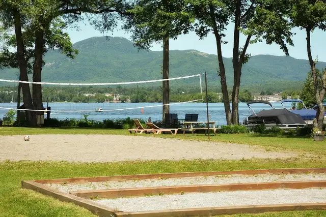 Condo en face du Lac Memphrémagog à Magog in Quebec in Canada - Image 11