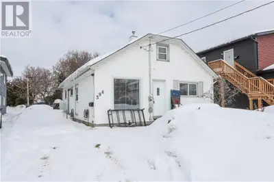 Starter home with income suite offering great potential for homeowners or investors. 1,245 square fe...
