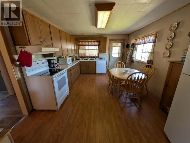 6 Darwin AVE Wawa, Ontario in Houses for Sale in Thunder Bay - Image 11