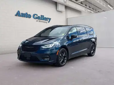 CLEAN CARFAX, LUXURY FAMILY DRIVING 3.6L Pentastar V6 Engine | Front-Wheel Drive | Limited-Exclusive...