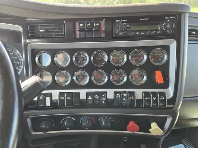 2013 KENWORTH T800 in Heavy Trucks in Saskatoon - Image 26