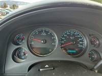 Experience power and versatility with the 2007 Chevrolet Avalanche, featuring a striking white exter... (image 5)