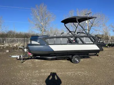 BOAT SHOW SEASON SALES EVENT ON NOW! Was $54,399 - Now $49,899. Finance for $210 Bi-Weekly OAC! 2025...