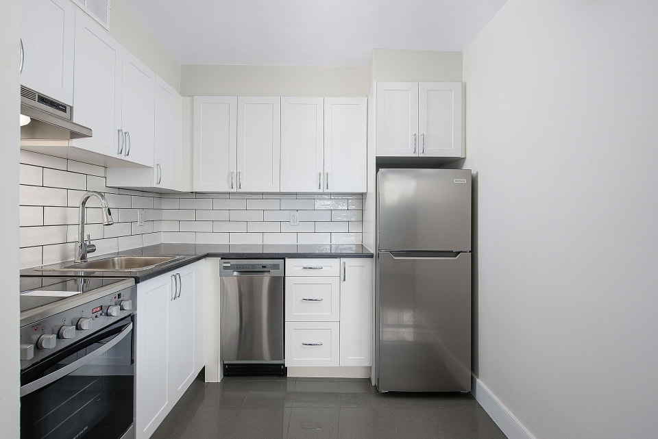 Studio Apartment for Rent - 250 Lake Street 3