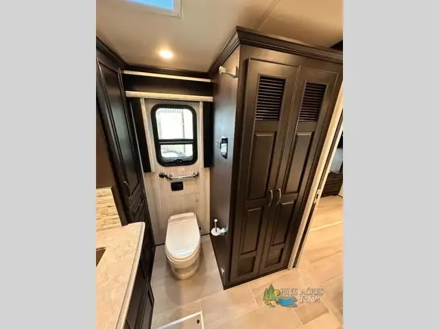 2025 Newmar Dutch Star 4325 Diesel Pusher in RVs & Motorhomes in Moncton - Image 61