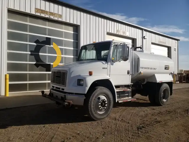 Water Truck Rentals in Heavy Equipment in Regina - Image 6