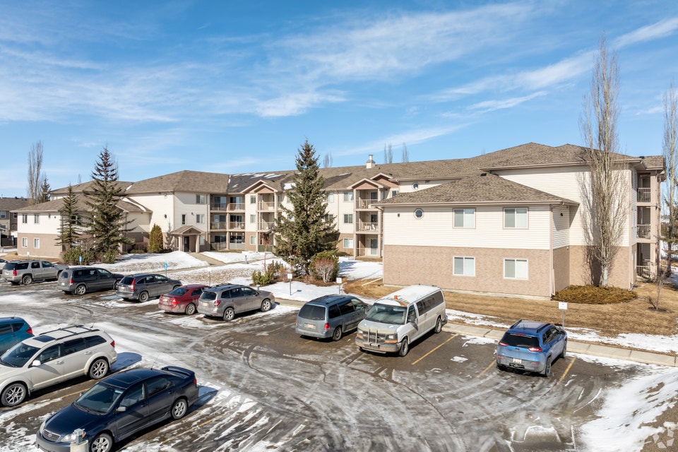 Renovated 2 bedroom at Lonsdale Court 2