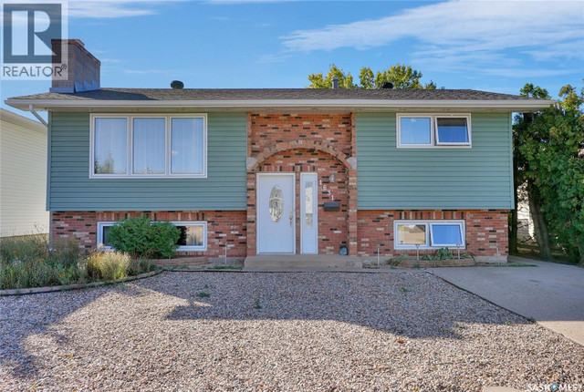 1631 Glendale STREET Moose Jaw, Saskatchewan in Houses for Sale in Moose Jaw - Image 3