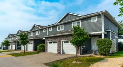 Broadstreet's Camille Townhomes offers 3 bedroom pet friendly townhomes for rent in the historic are...