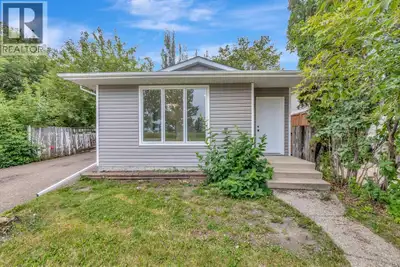 Welcome to this completely renovated four-level split in the Aurora neighbourhood, offering a fresh,...