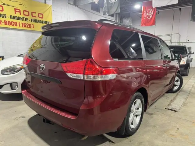 2011 Toyota Sienna LE in Cars & Trucks in City of Montréal - Image 5