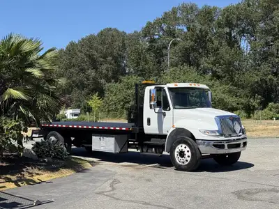 Abenante Motor Group (SK) 2018 INTERNATIONAL MA025 DuraStar 4300 Deck Dimensions: 24'L 8'6in.W Cummi...