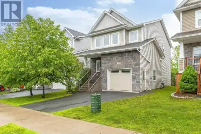 Set in the family-friendly community of the Parks of West Bedford, this spacious home offers the per...