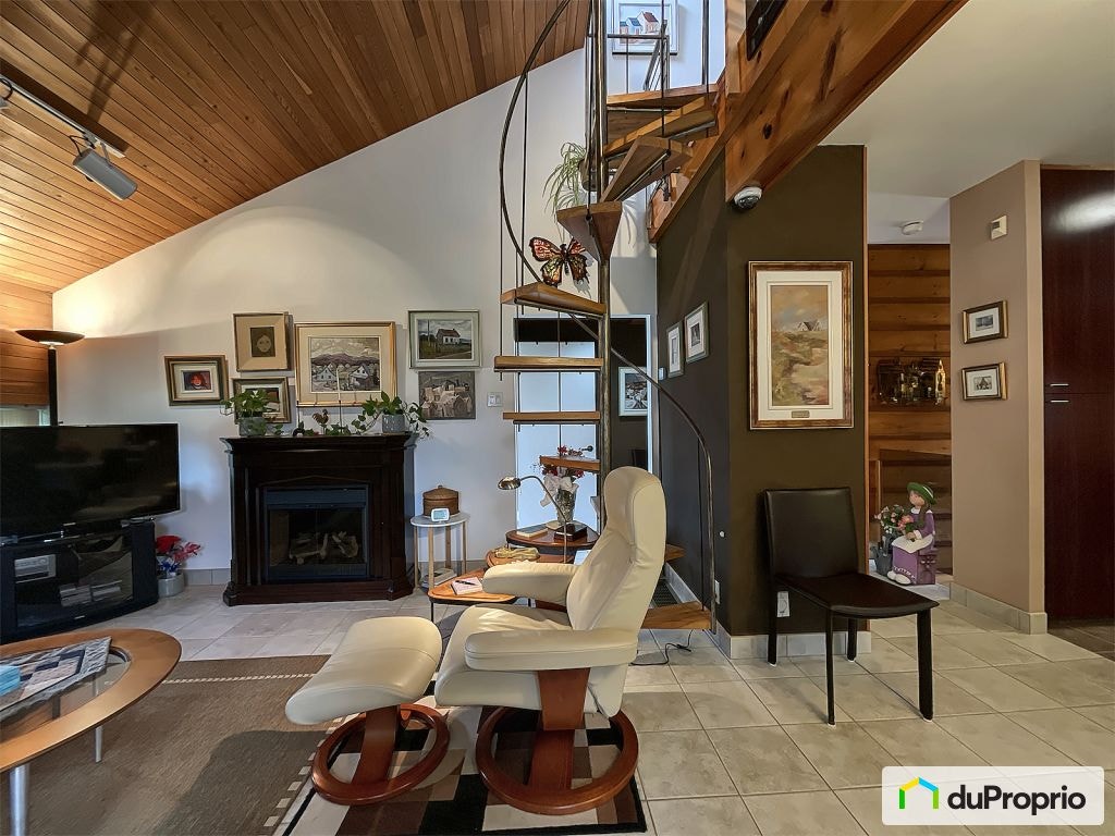 $549,500 - Bungalow for sale in Chicoutimi (Chicoutimi) — photo 1