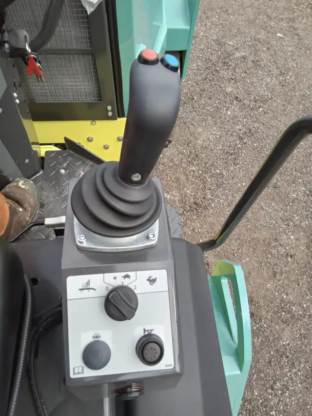 2024 Ammann ARX 45-2C Combi Packer - 57.5" Drum, 4 Tires in Heavy Equipment in Saskatoon - Image 9