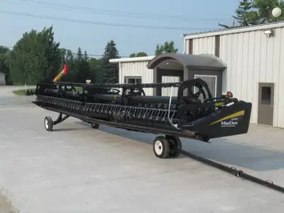 40 ft Double Knife Drive, Upper Cross Auger, Slow Speed Transport, CAT Lexion Adapter, Can Adapt To...