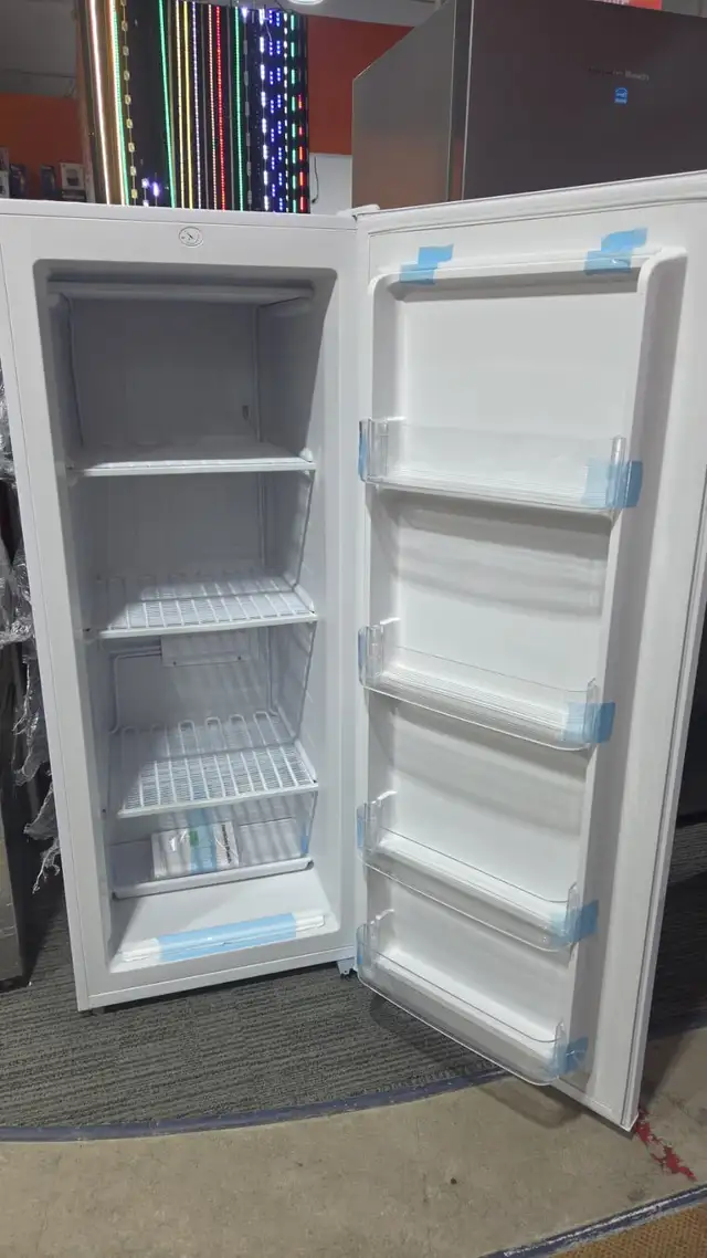Hamilton Beach 10 Cu Ft Freezer in Freezers in City of Toronto - Image 3