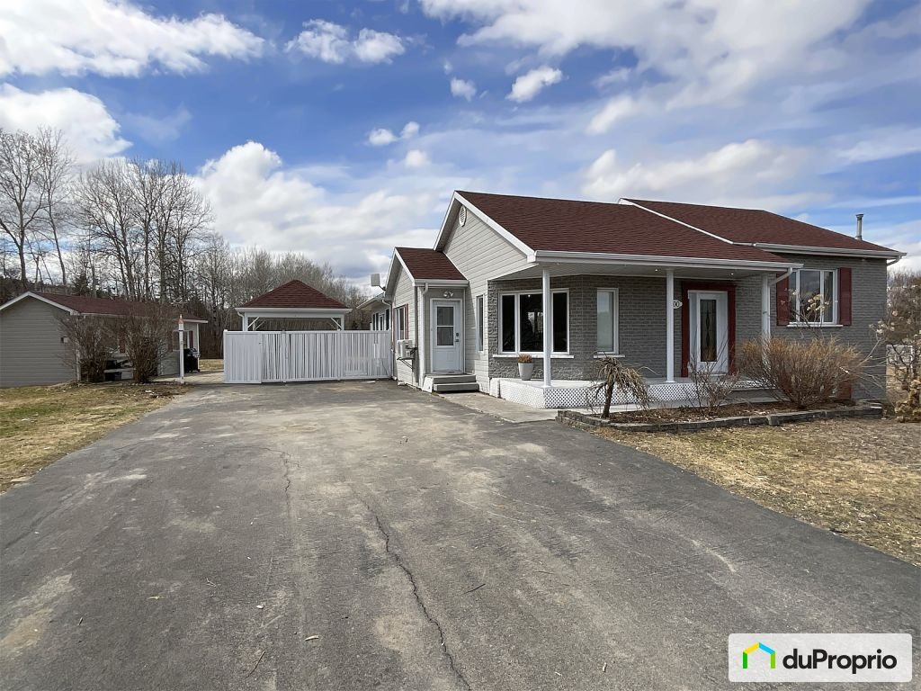 $489,000 - Bungalow for sale in Chicoutimi (Laterrière) — photo 1