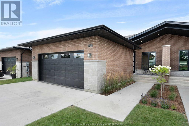 572 LILY MAC BOULEVARD Windsor, Ontario in Houses for Sale in London - Image 2
