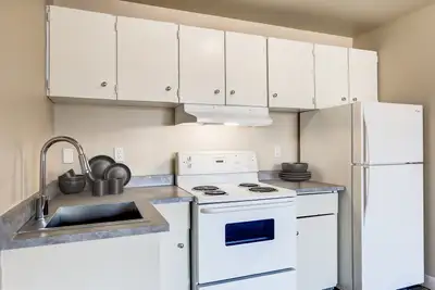 2 Bedroom - 81 Ave. & 175 St.
