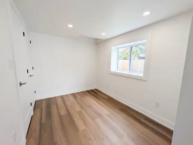 401 Navy St, Welland - Detached Bachelor Apartment in Long Term Rentals in St. Catharines - Image 13