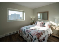 Village Green I & II - 700 & 710 Sir John A. Macdonald Blvd. Fall Into Savings: Lease Now & Get 1 Mo... (image 7)