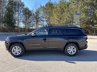 // ACCIDENT FREE!! // Meet the 2023 Jeep Grand Cherokee L Limited 4x4, now available at Haldimand Mo... (image 9)