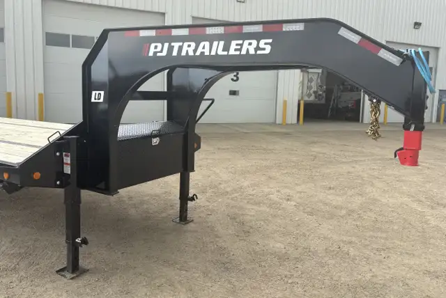 2026 PJ Trailers 32' Gooseneck Low-Pro Flatdeck with Duals 30K  in Cargo & Utility Trailers in Saskatoon - Image 4