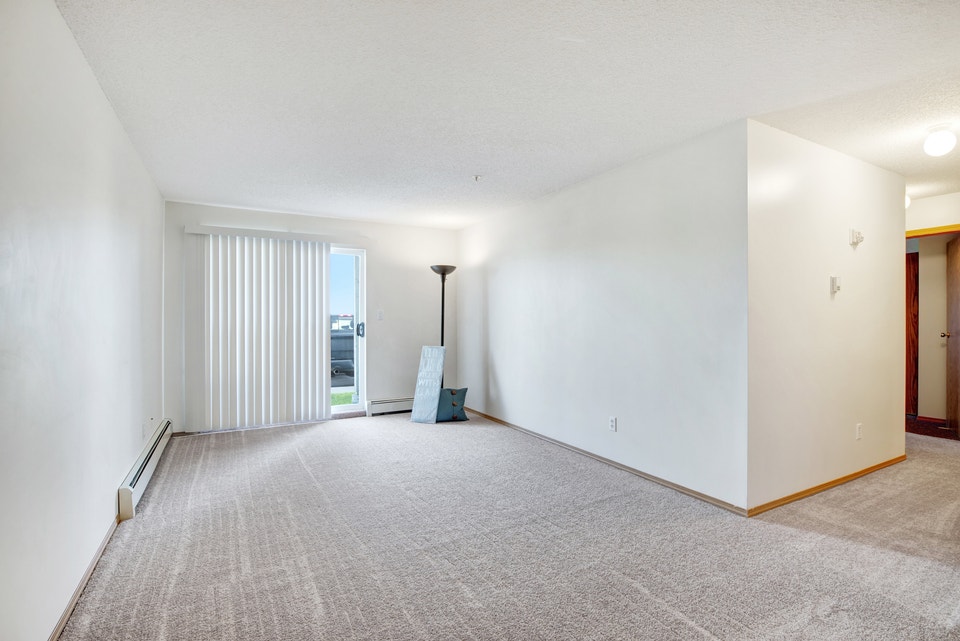 2 Bed x 1 Bath Apartment for Rent on Rollyview Road 4