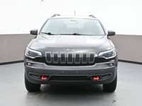 Built to handle anything Canada throws its way, the 2020 Cherokee Trailhawk delivers true off-road p... (image 1)