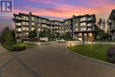 Welcome to Parker House at Windsor Gate! This freshly painted ground-floor 2-bed, 2-bath condo offer...
