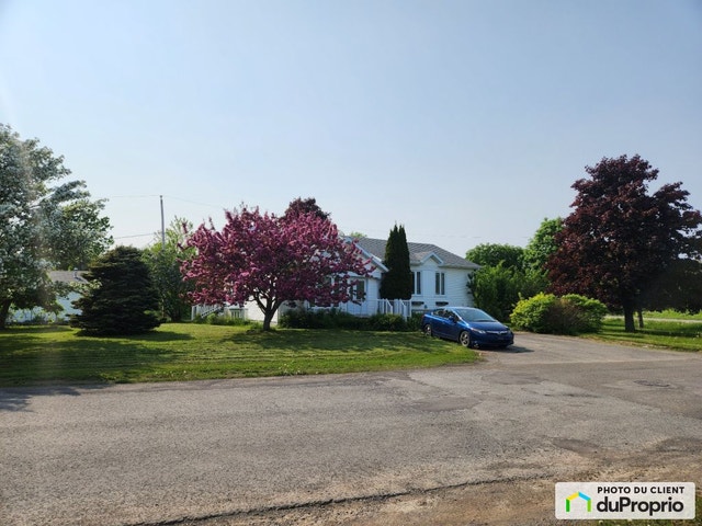 $399,000 - Bungalow for sale in New Richmond — photo 1