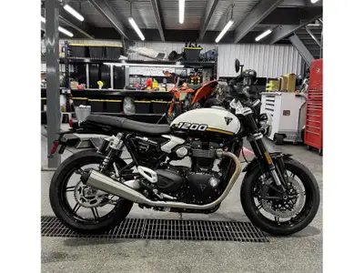 2026 Triumph SPEED TWIN 1200 Triumph SPEED TWIN 1200 2026 Les photos peuvent être à titre indicatif...