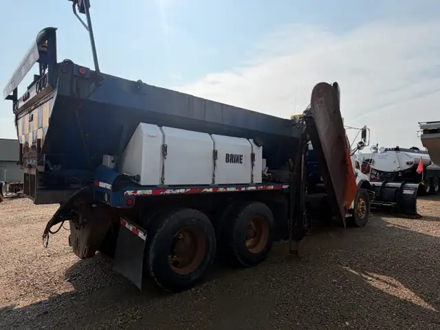 2006 Ford Sterling Plow Truck in Heavy Equipment in St. Albert - Image 5
