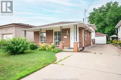 2509 CLEMENCEAU Windsor, Ontario