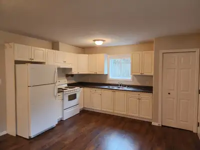 1 BEDROOM LEGAL SUITE:  AVAILABLE AUGUST 1st; UTILITIES INCLUDED