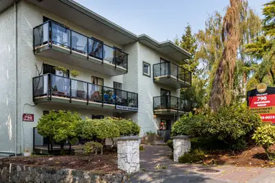 Villa Apartments - 2 Bedroom + Den available at 788-790 Dominion